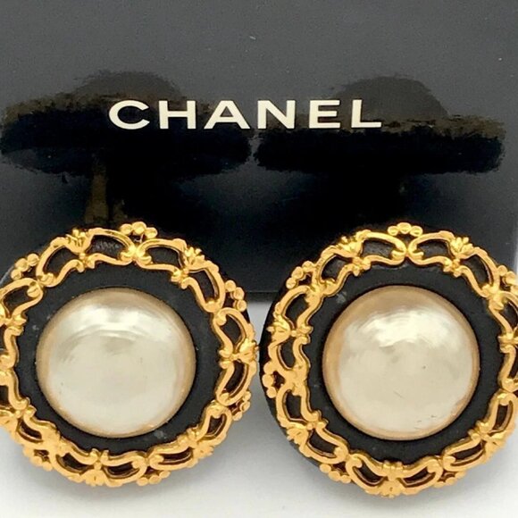 CHANEL Leather Filigree Large Round Clips Earrings Gold Tone 26 Auth w/Box f1139 - Picture 1 of 16